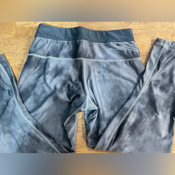 Nike dry-fit 3/4 length tights - Picture 2 of 2